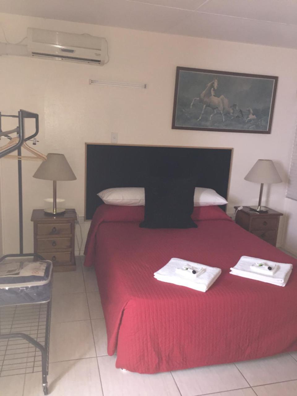 Granville Tavern And Motel แมรีโบโรห์ ภายนอก รูปภาพ